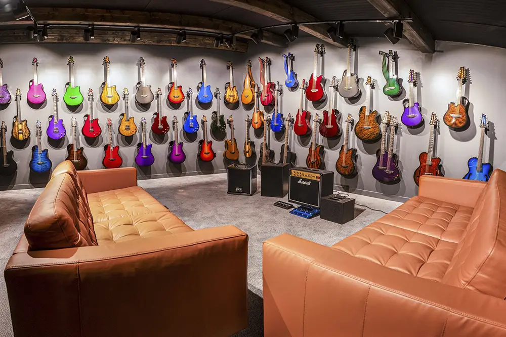 Emerald-guitars-players-room