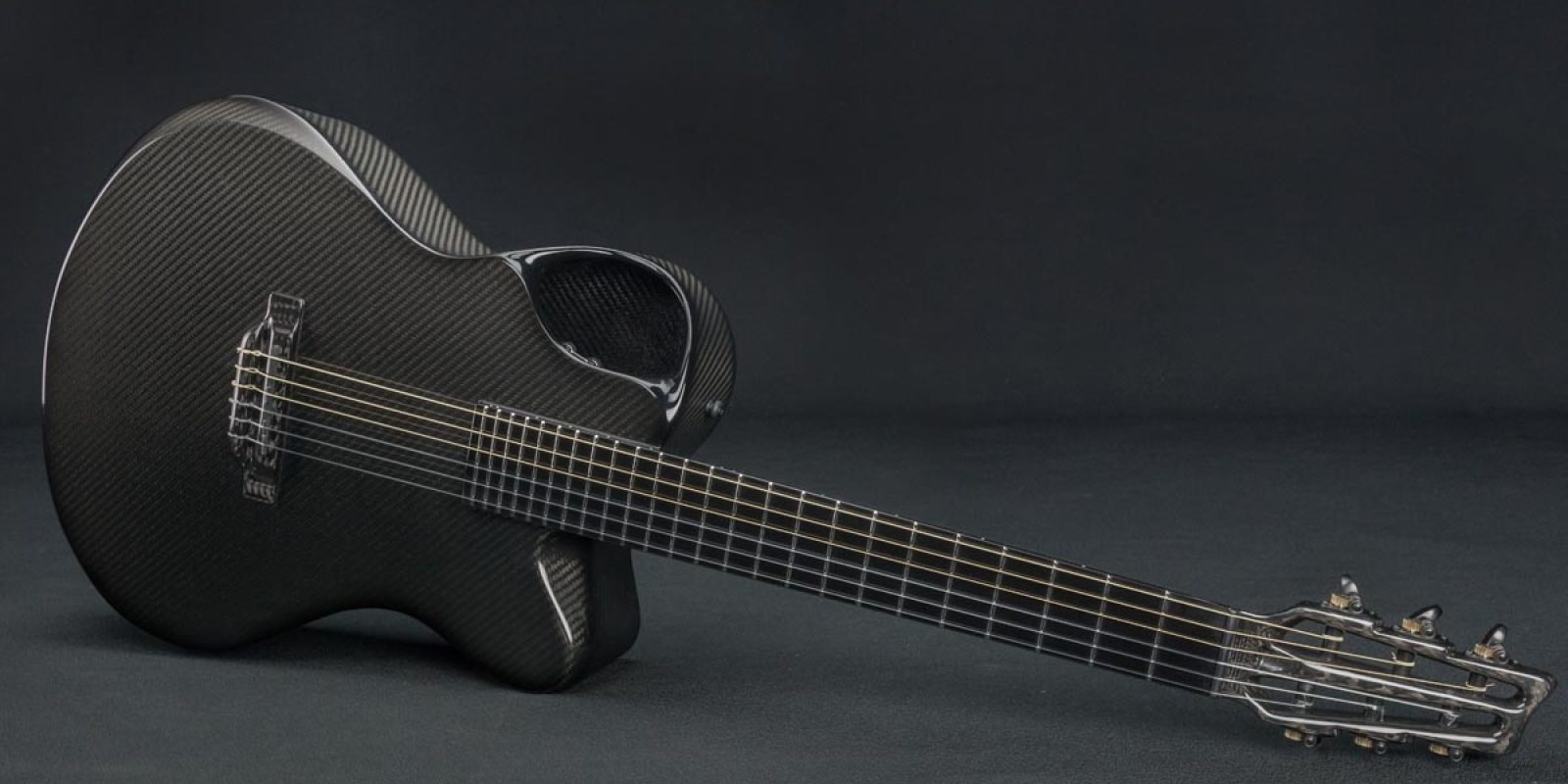 Michael reviews his new custom X20 Nylon carbon fibre acoustic